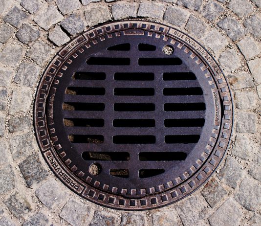 איך תבצעו תיקון צינור ביוב?