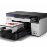 מדפסת ההדפסה הישירה על בגדים של EPSON זוכה בפרס היוקרתי של GOOD DESIGN על ״העשרת חיי בני האדם״