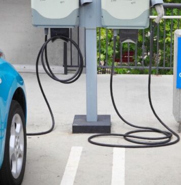 כל מה שצריך לדעת על פתרונות טעינה לרכב חשמלי: סוגים, יתרונות והעתיד בישראל